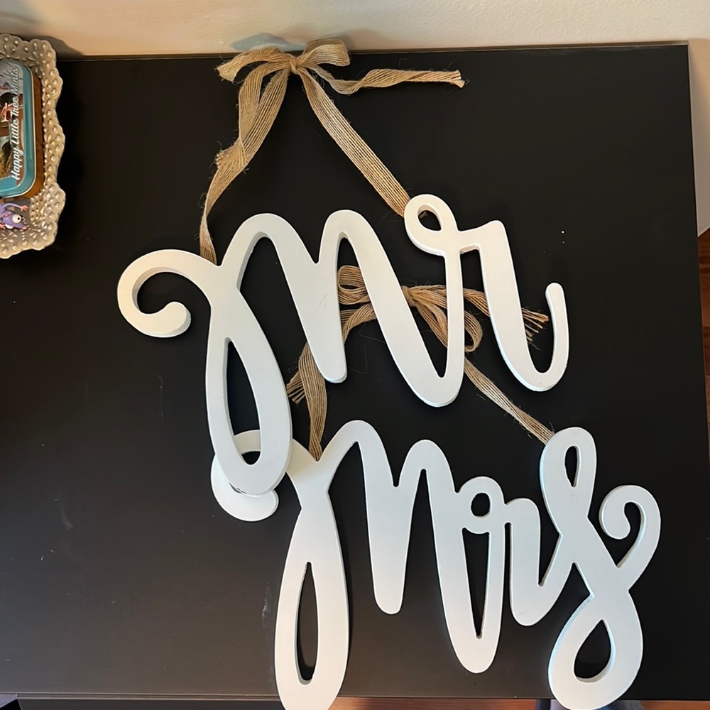 Mr & Mrs wood hanging text